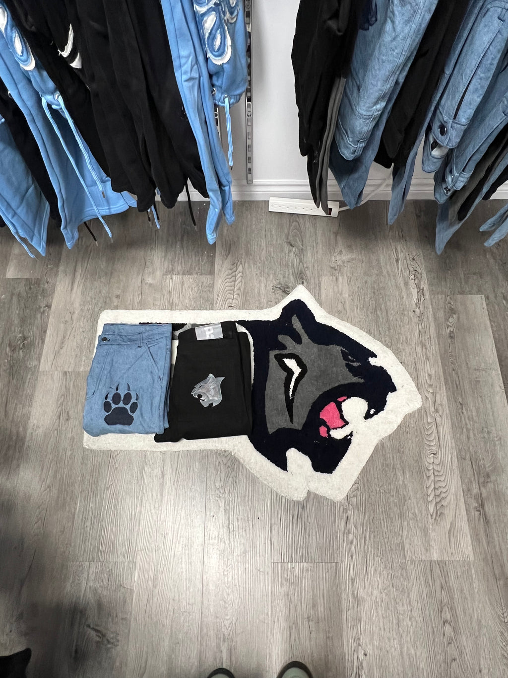 Rollin Panther Paw Flared Jeans (Black)